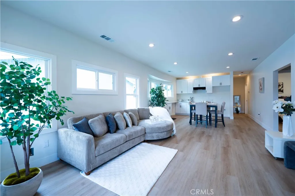 1630 W 54th Street, Los Angeles, California 90062 home-pic-4